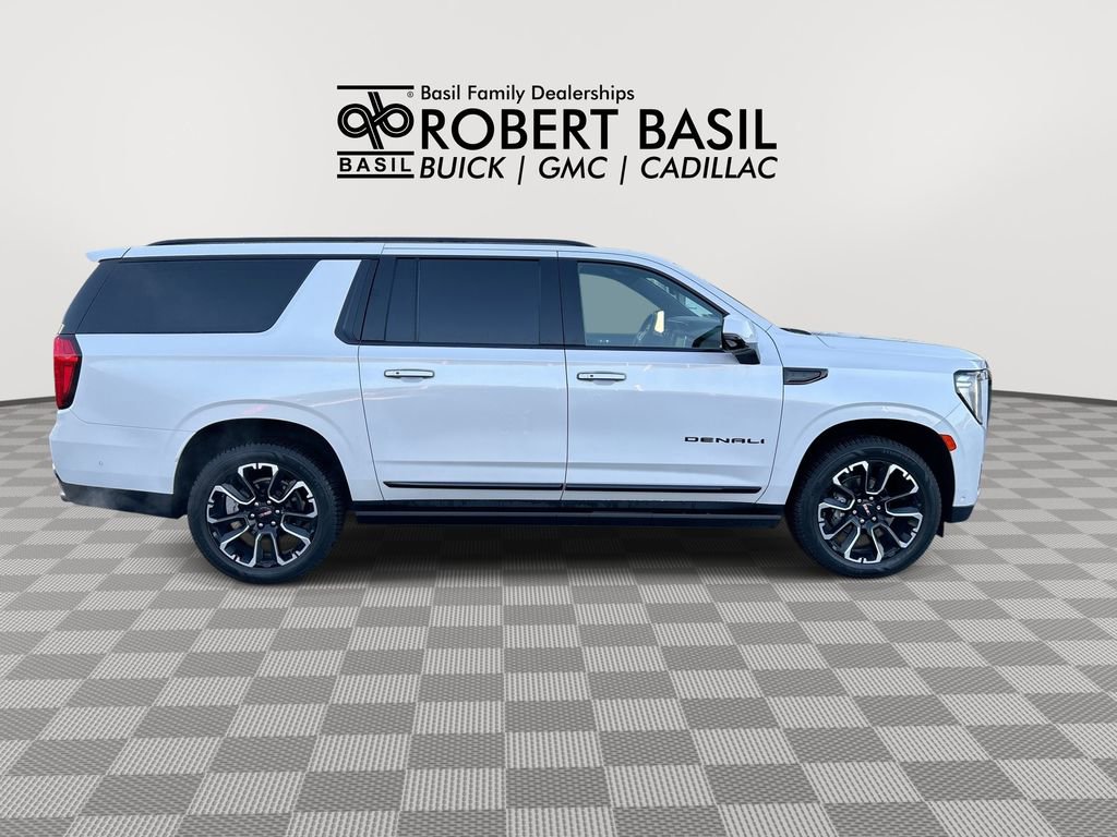 Used 2023 GMC Yukon XL Denali w/ Advanced Technology Package AWD/4WD image 9