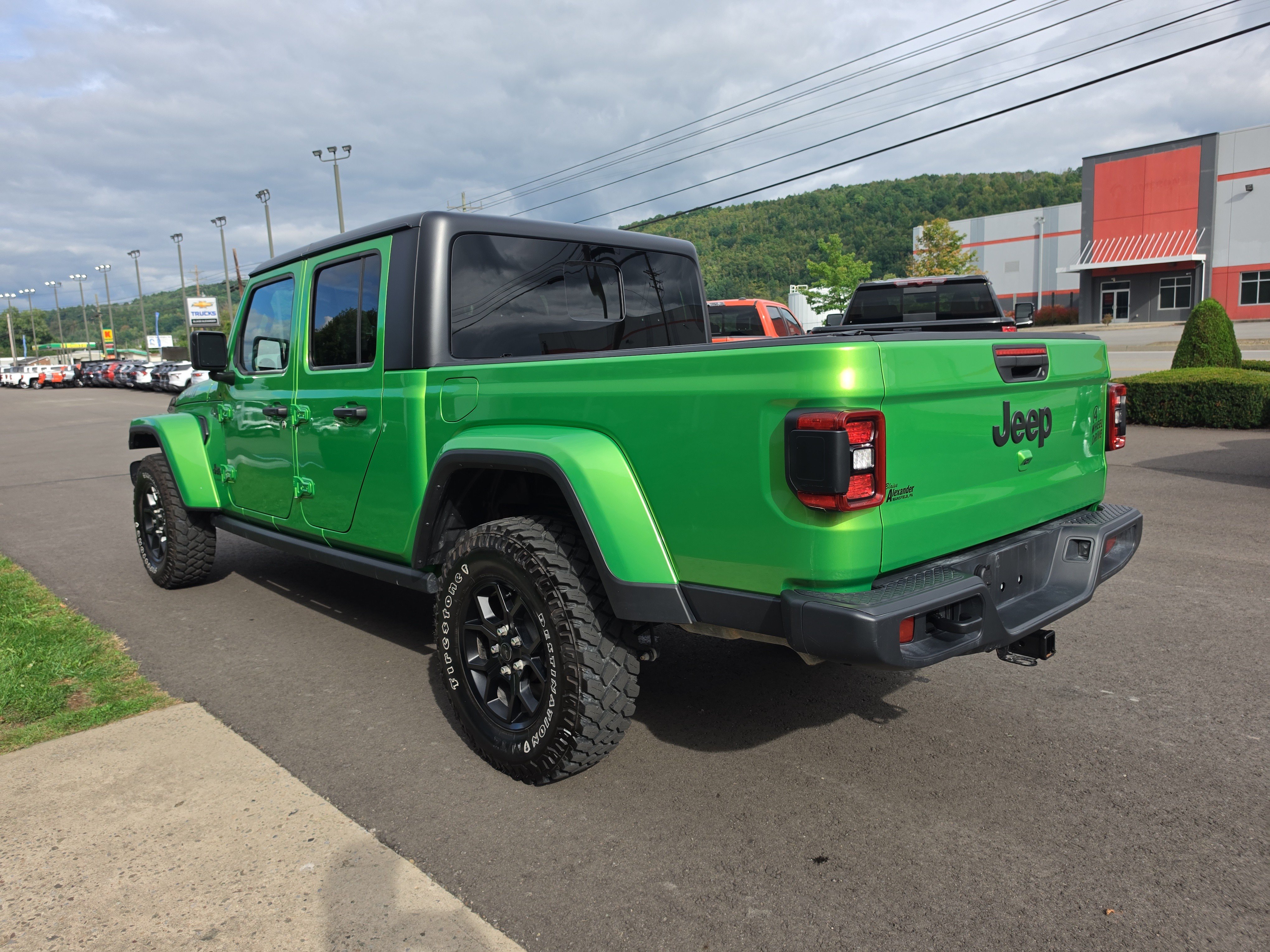 Used 2025 Jeep Gladiator Sport AWD/4WD image 6