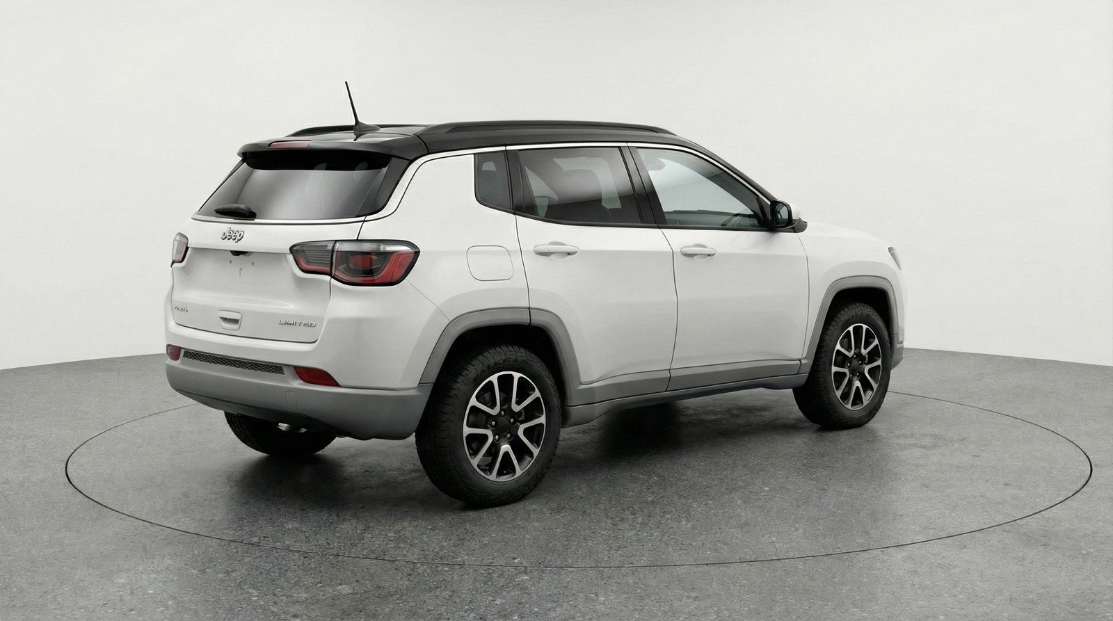 Used 2025 Jeep Compass Trailhawk image 9