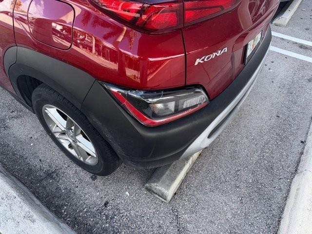Used 2023 Hyundai Kona SE image 3