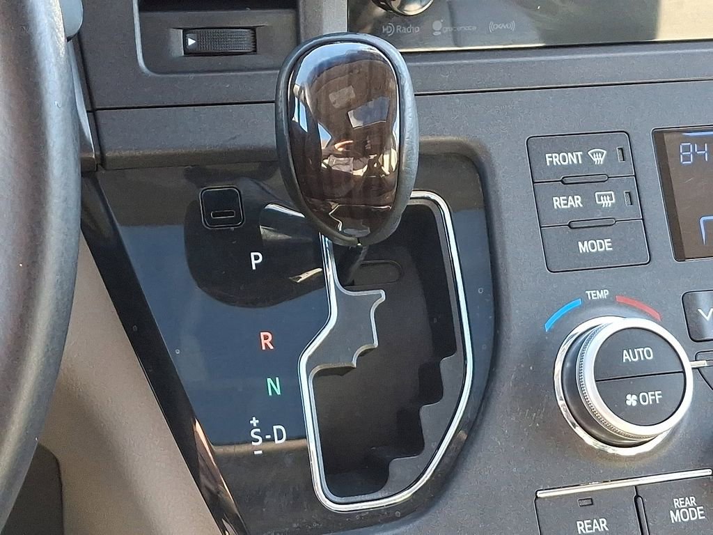 Used 2017 Toyota Sienna XLE Premium image 17