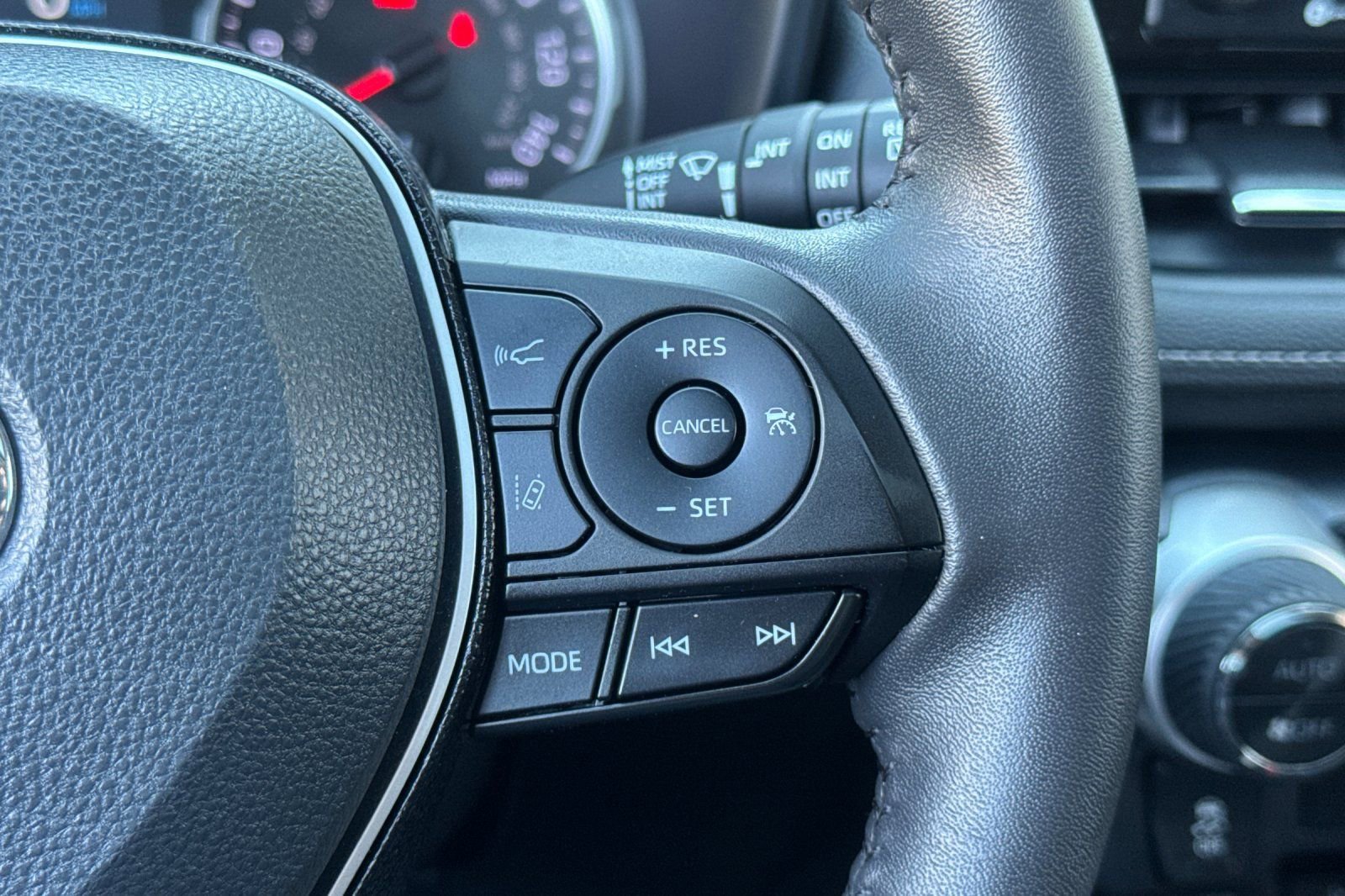 Used 2021 Toyota RAV4 XLE Premium w/ Carpet Mat Package (TMS) image 36