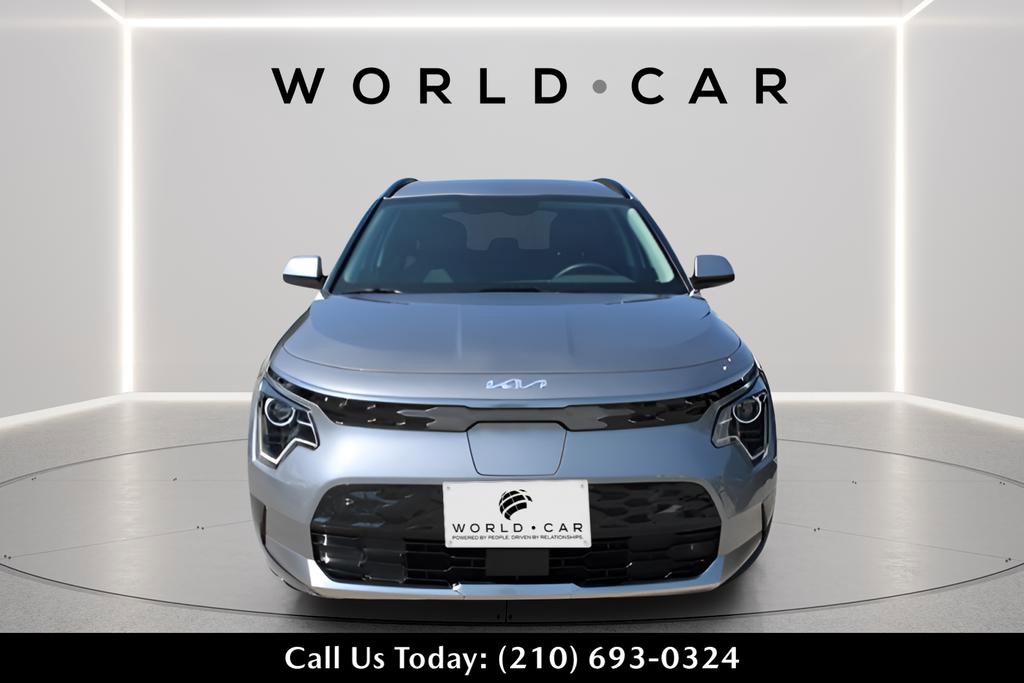 Certified 2024 Kia Niro Wind FWD image 2