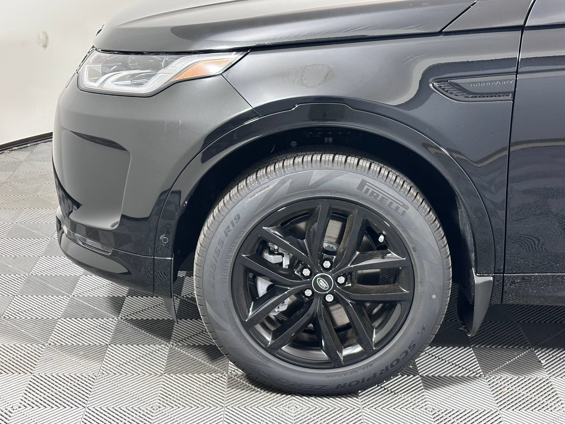 Used 2025 Land Rover Discovery Sport S AWD/4WD image 8