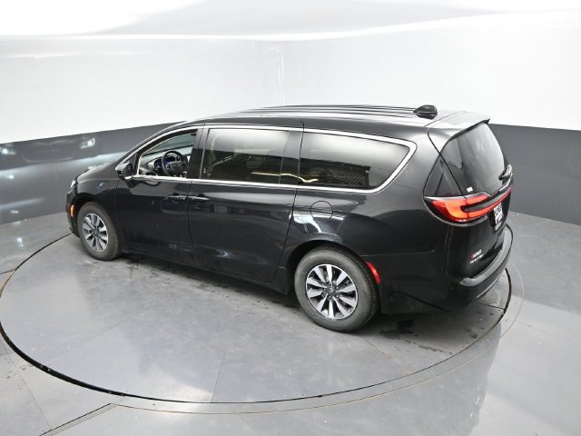Used 2024 Chrysler Pacifica Limited FWD image 40