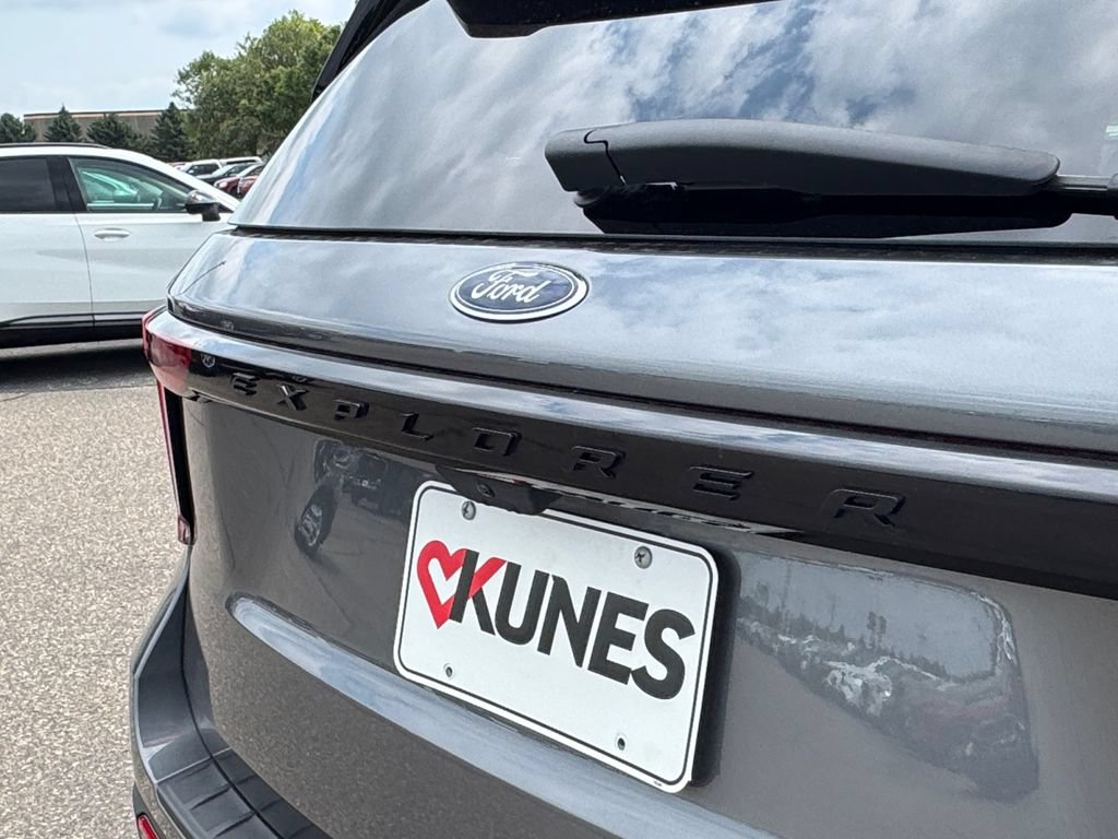 Used 2025 Ford Explorer ST-Line AWD/4WD image 37