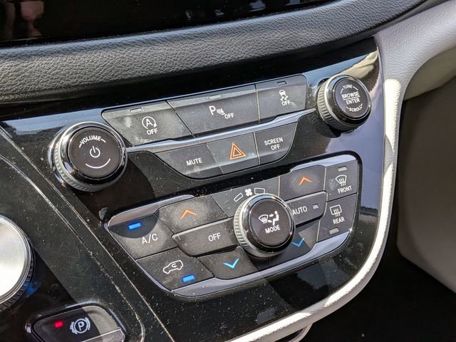 Used 2020 Chrysler Pacifica Touring FWD image 21