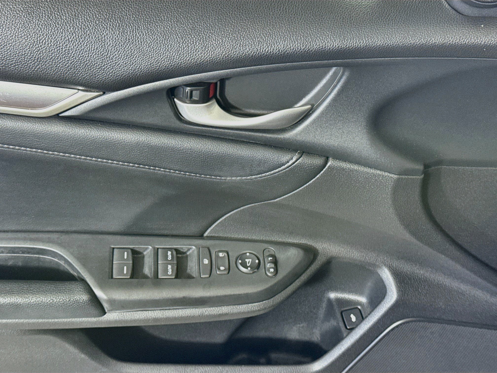 Used 2016 Honda Civic Touring image 24