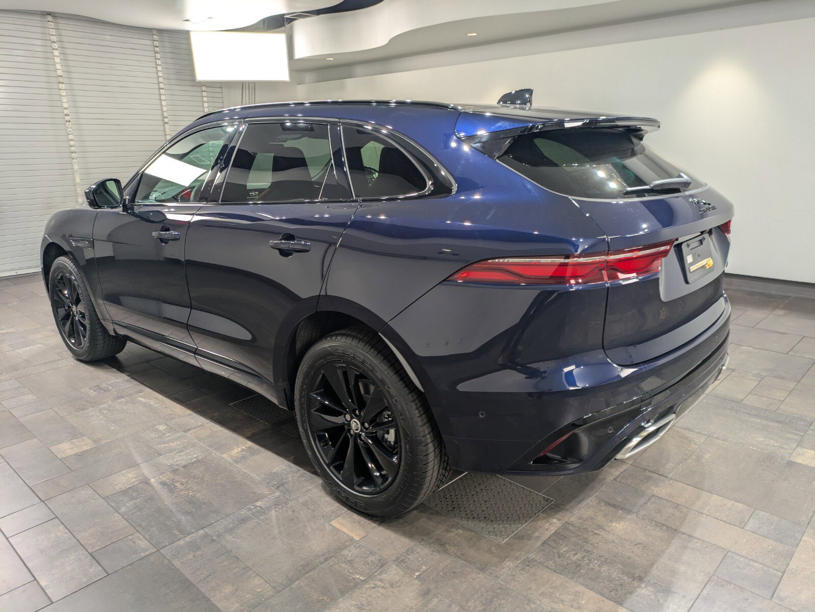 New 2026 Jaguar F-PACE R-Dynamic S image 4