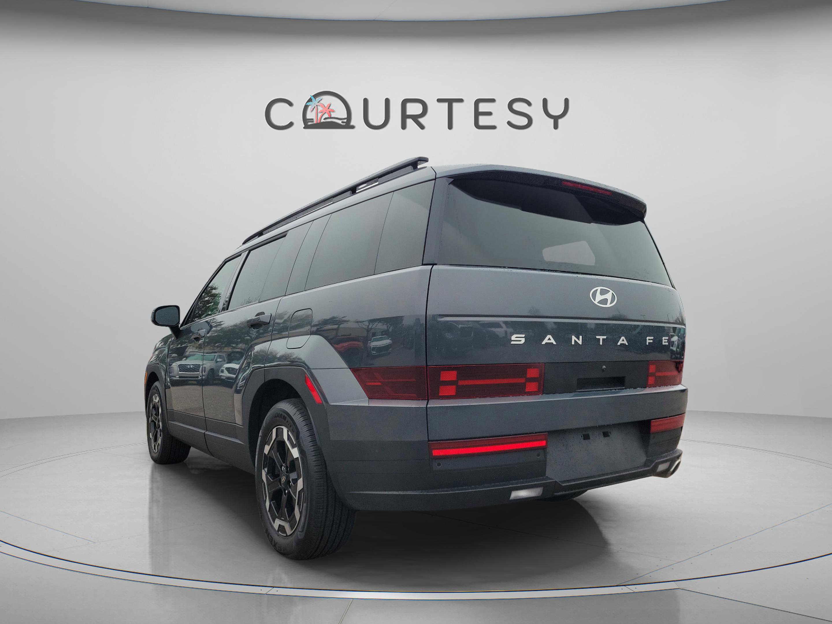 Used 2025 Hyundai Santa Fe SEL image 3