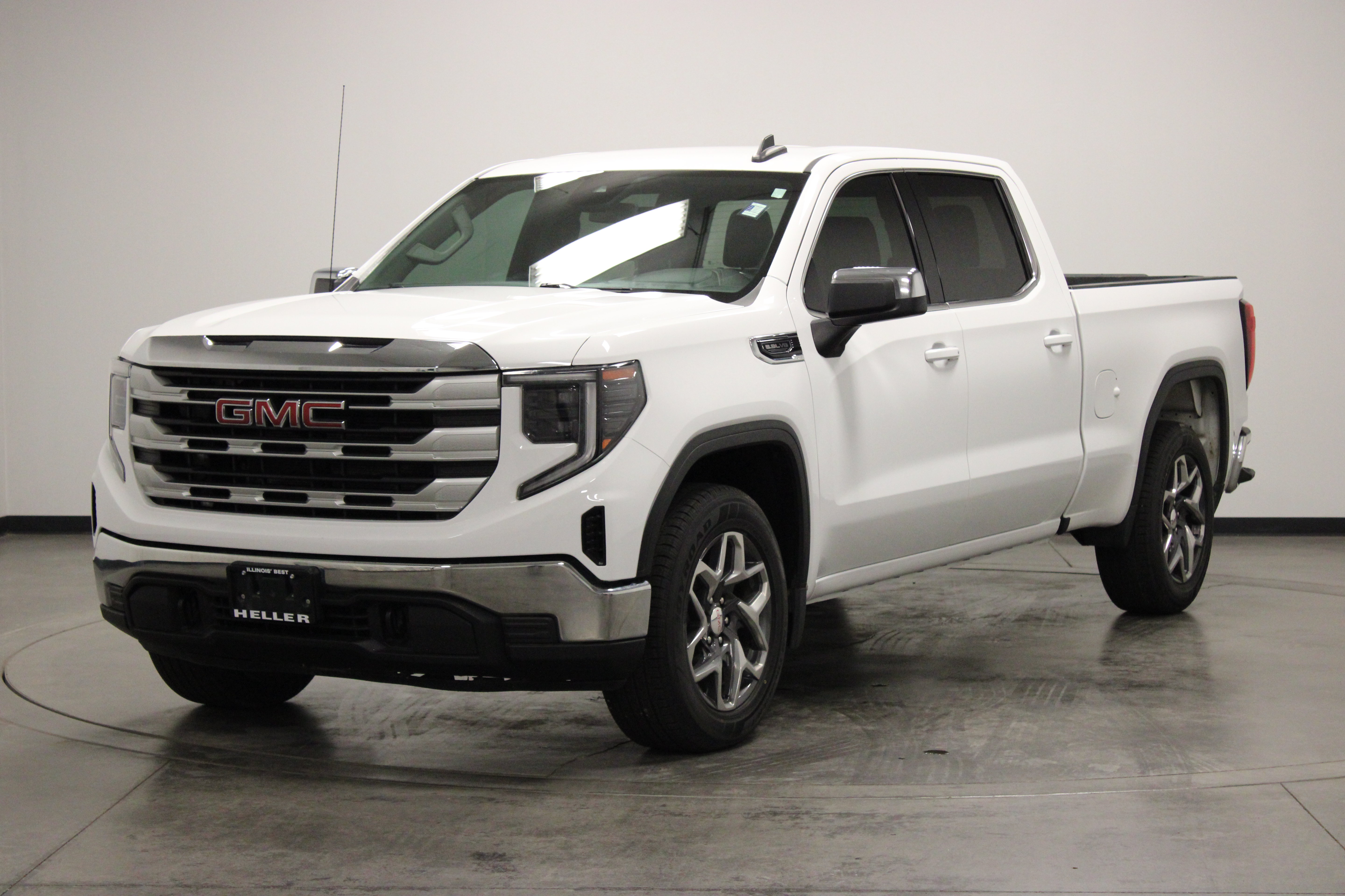Used 2023 GMC Sierra 1500 SLE w/ Max Trailering Package AWD/4WD image 4