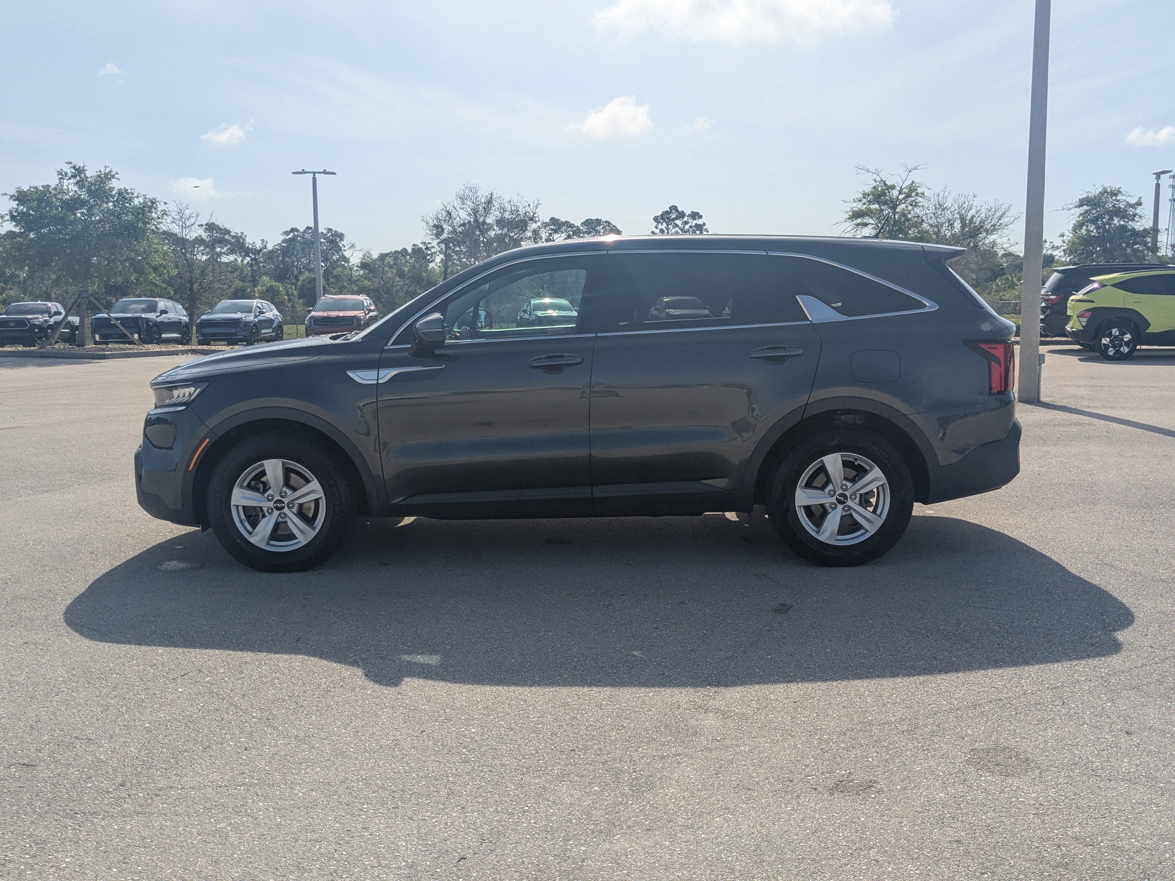 Certified 2023 Kia Sorento LX image 8