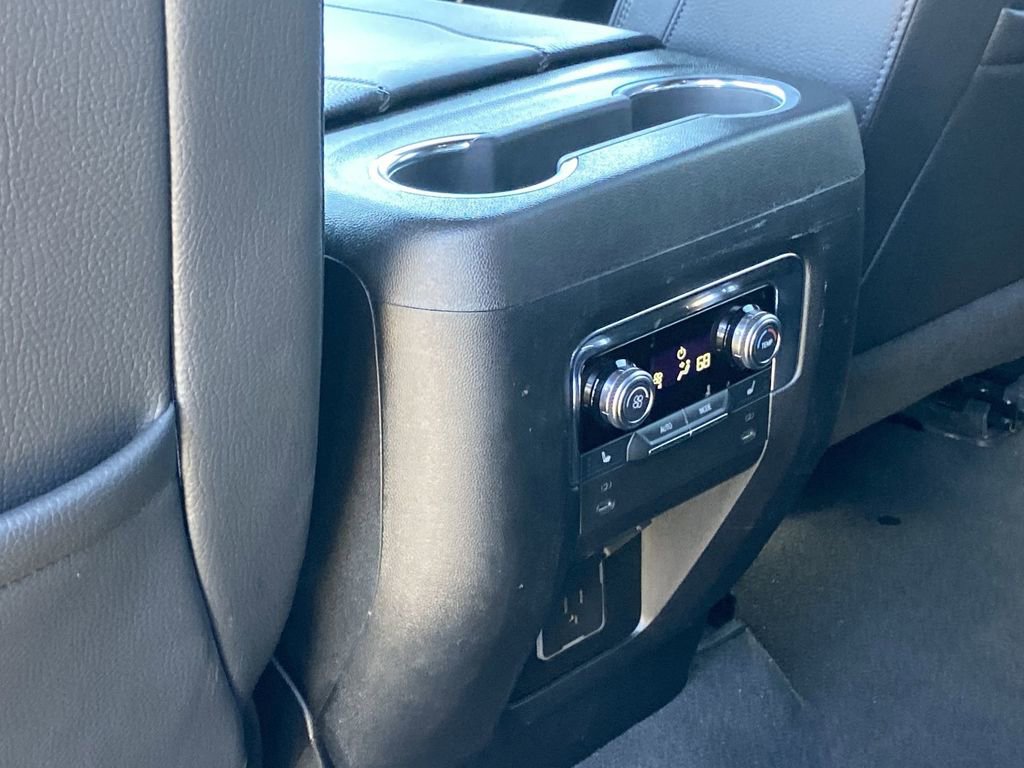 Used 2025 GMC Yukon XL Denali AWD/4WD image 17