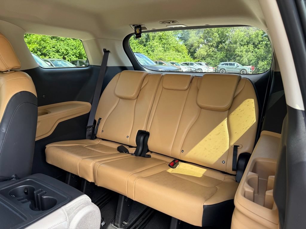 Used 2024 Kia Carnival LX FWD image 12