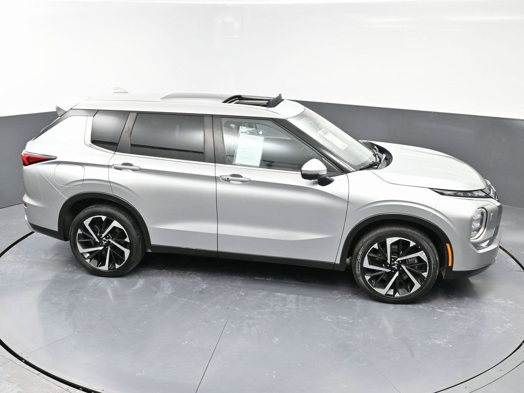 Used 2023 Mitsubishi Outlander SE image 47