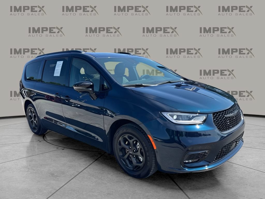 Used 2024 Chrysler Pacifica Premium FWD image 7