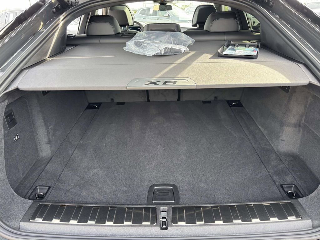 New 2026 BMW X6 xDrive40i w/ Climate Comfort Package image 9