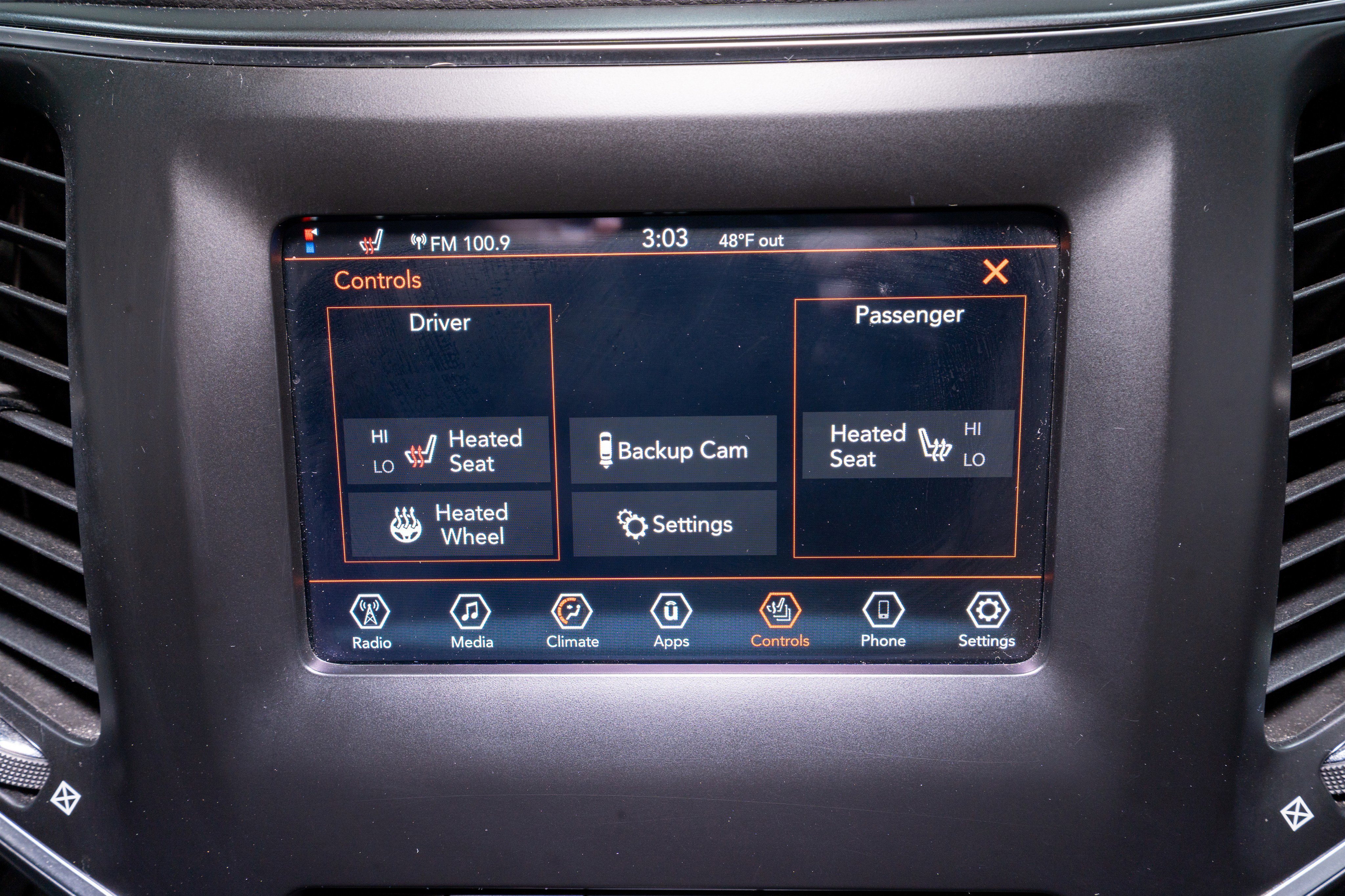 Used 2019 Jeep Cherokee Latitude Plus w/ Cold Weather Group image 18