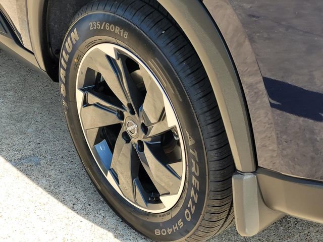 Used 2024 Nissan Rogue SV w/ SV Premium Package image 7