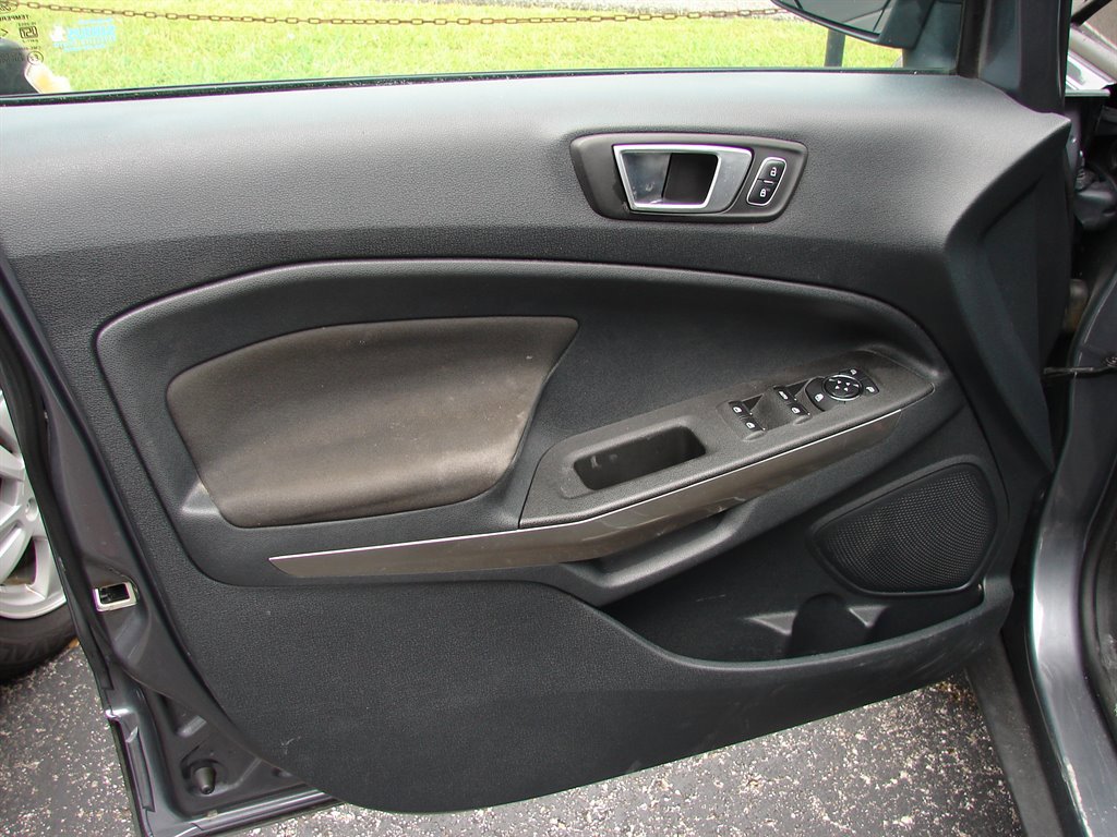 Used 2018 Ford EcoSport SE image 5