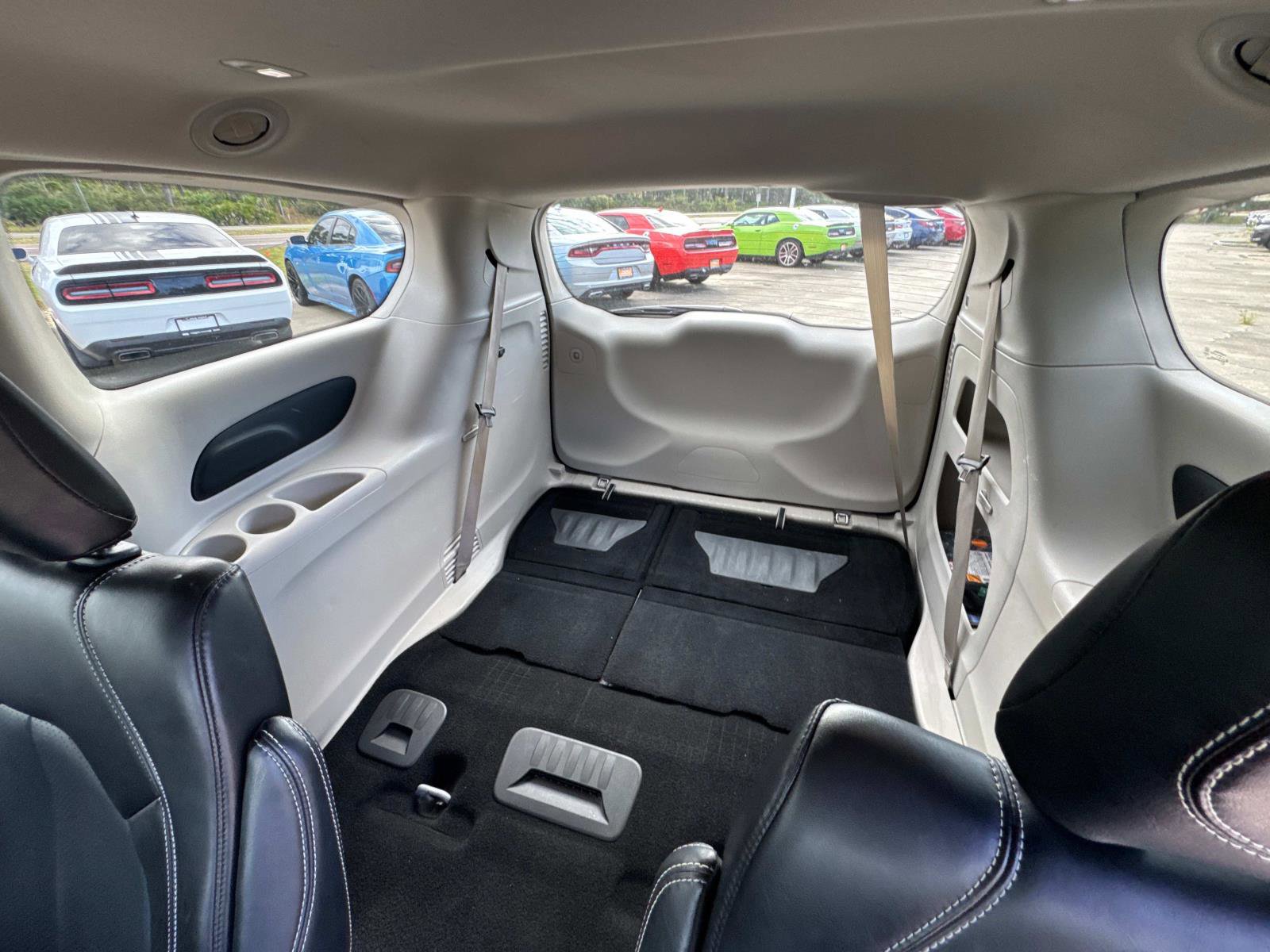 Certified 2024 Chrysler Pacifica Touring-L image 13