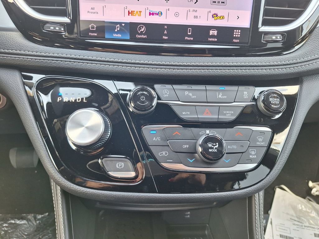 New 2026 Chrysler Pacifica Limited w/ S Appearance Package image 18