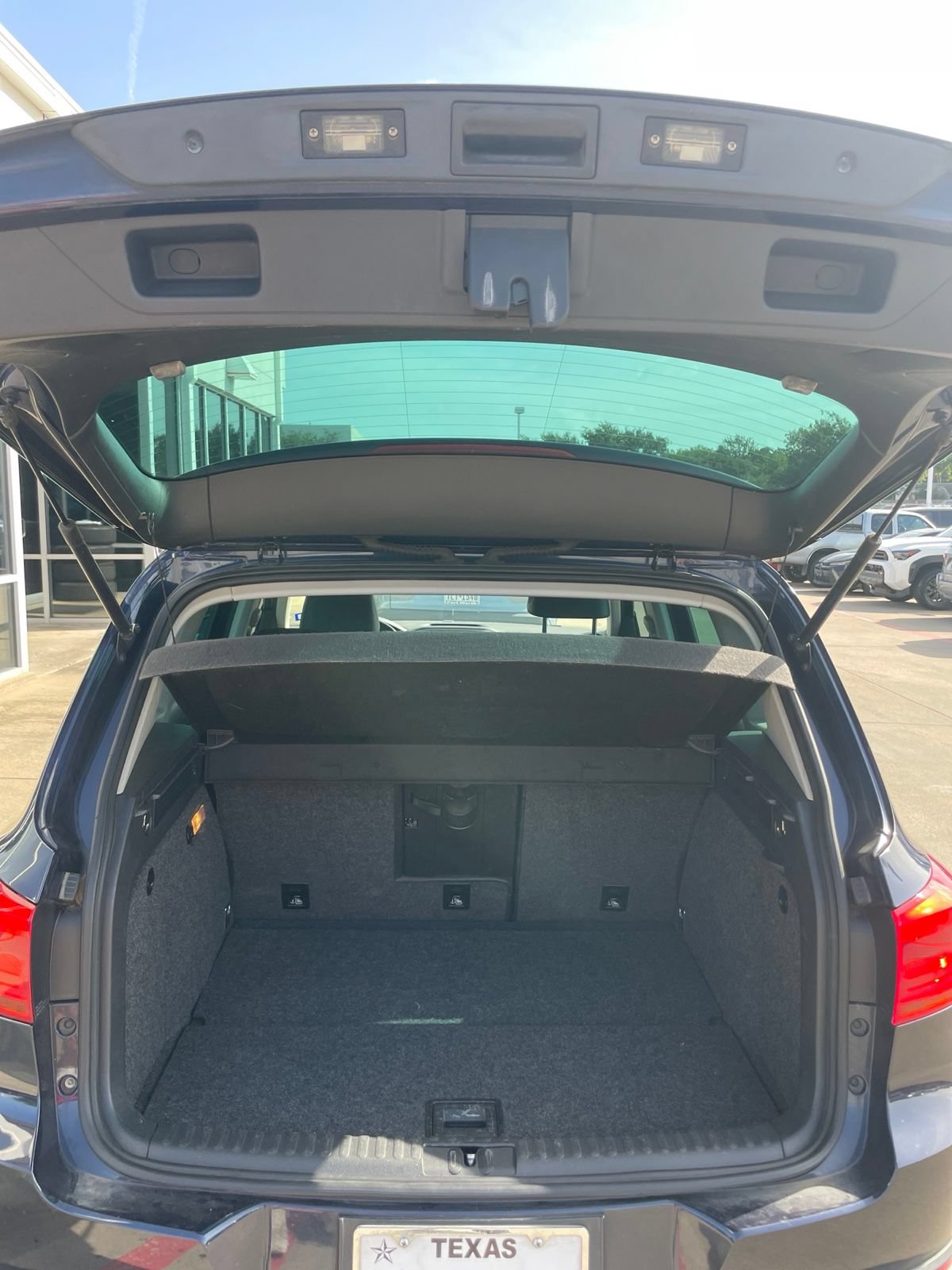 Used 2013 Volkswagen Tiguan SE AWD/4WD image 8