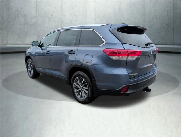 Used 2019 Toyota Highlander XLE image 3