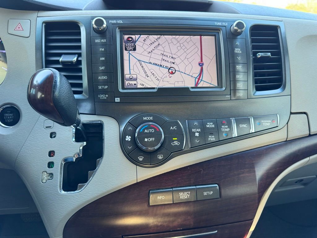 Used 2012 Toyota Sienna Limited w/ Premium Pkg image 29