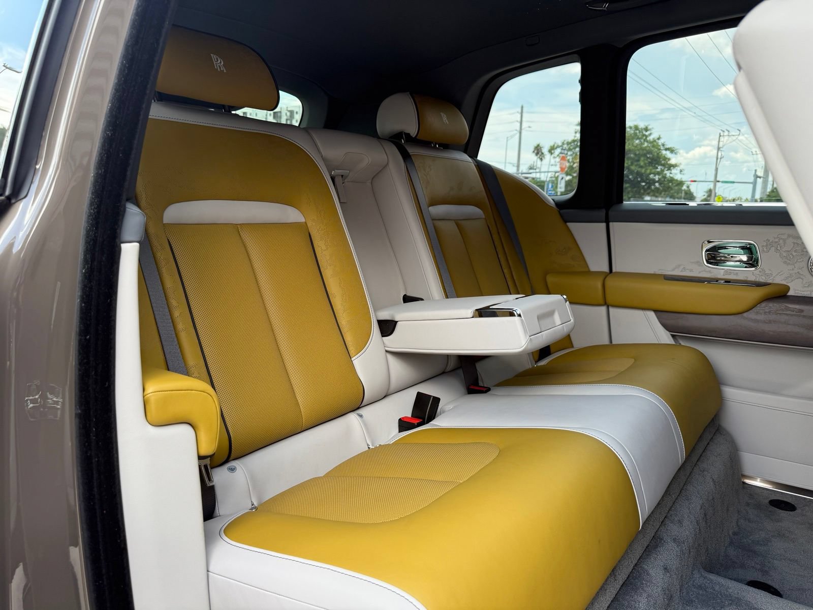 Used 2025 Rolls-Royce Cullinan AWD/4WD image 32
