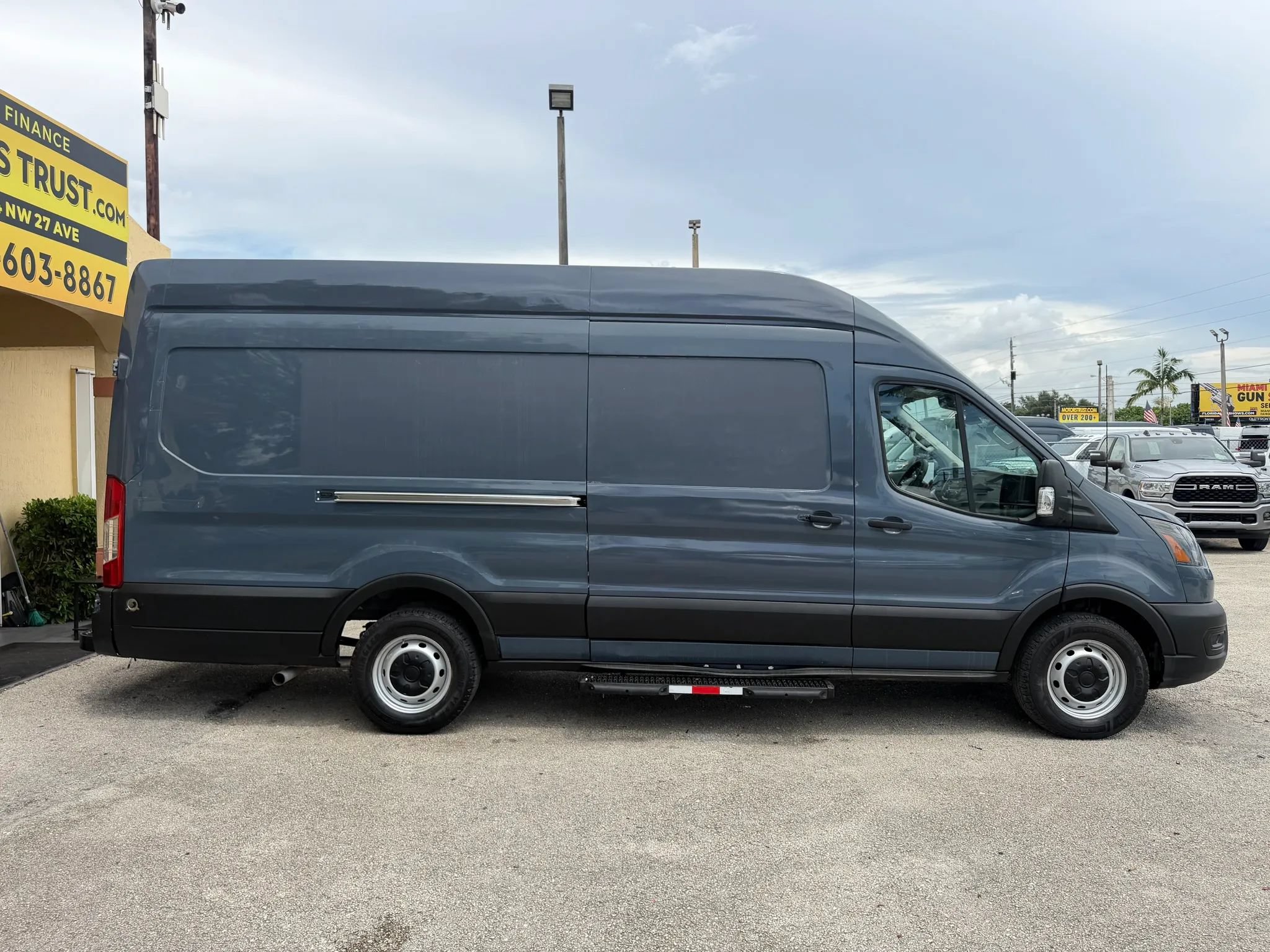 Used 2020 Ford Transit 250 148 High Roof Extended RWD image 7