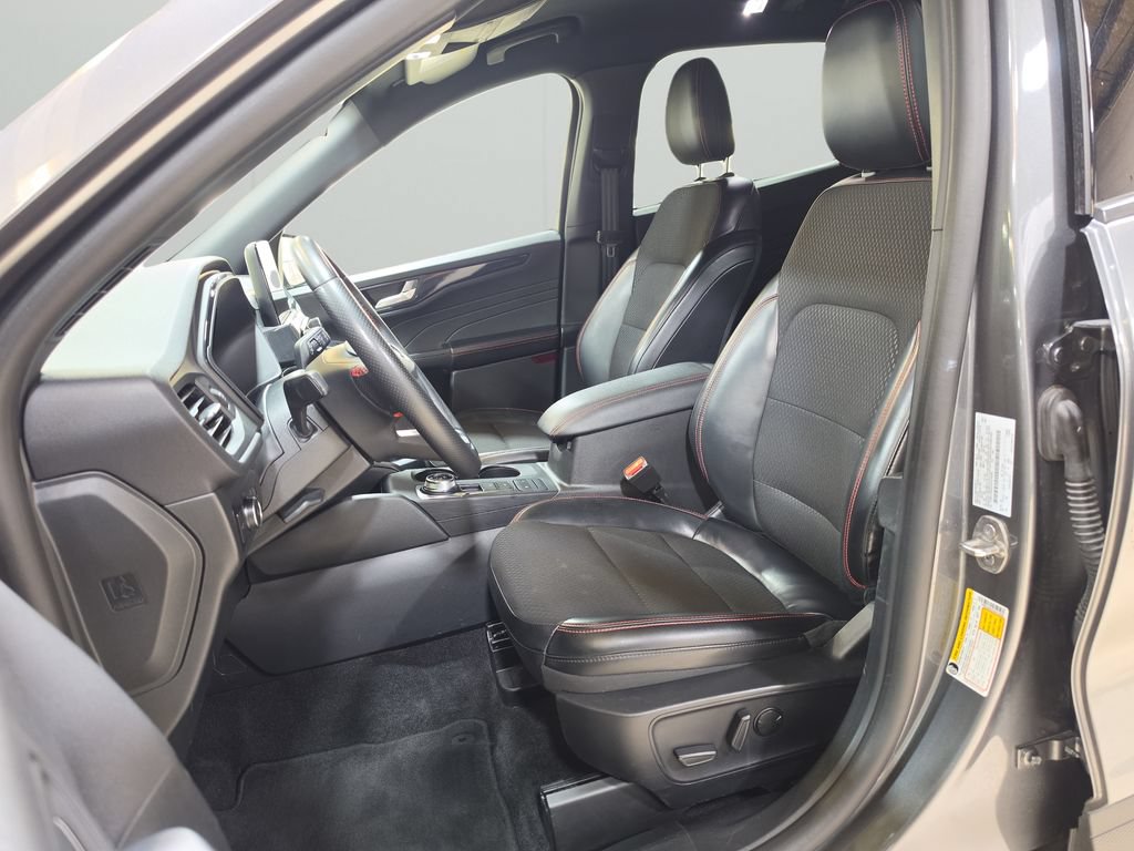 Used 2025 Ford Escape ST-Line Select AWD/4WD image 12