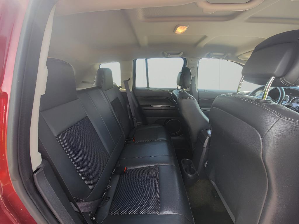 Used 2016 Jeep Compass Latitude image 28