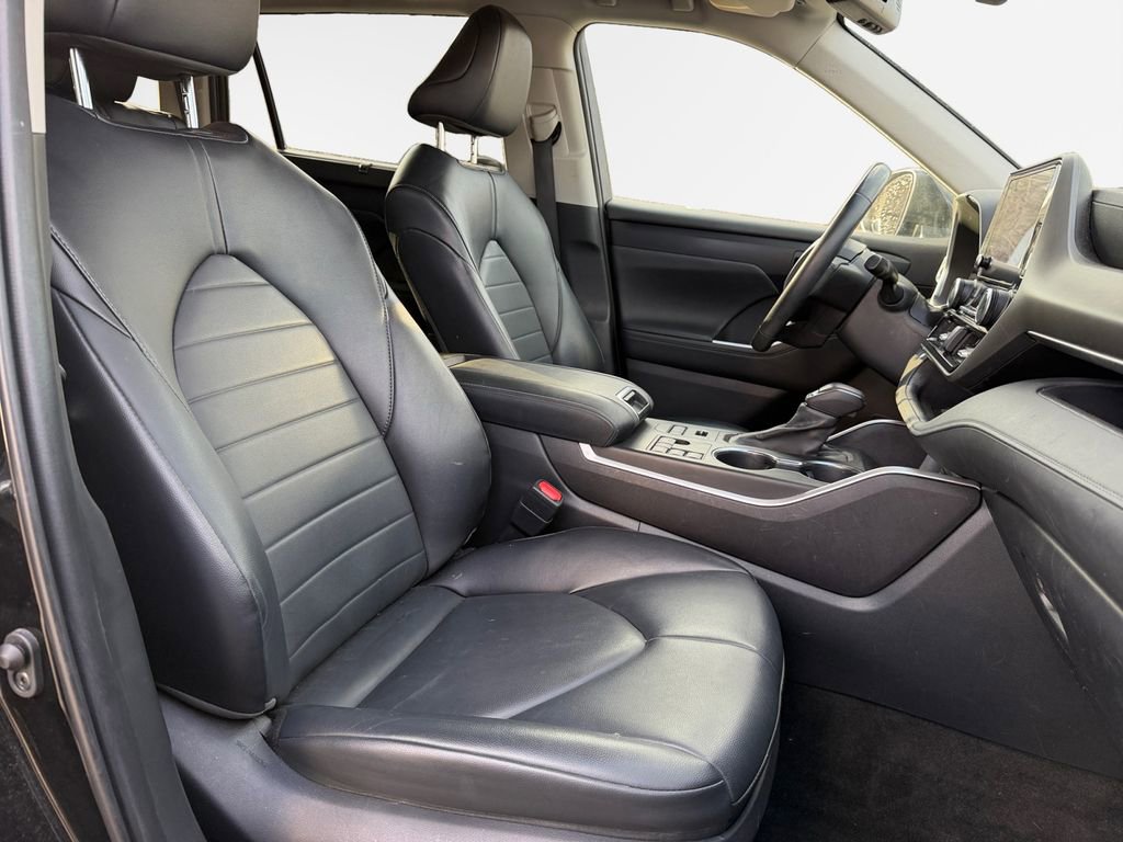 Used 2023 Toyota Highlander XLE image 25