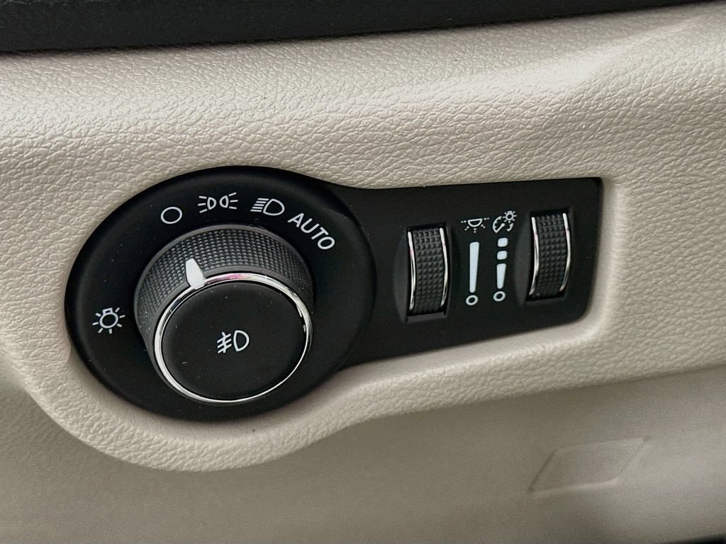Certified 2021 Chrysler Pacifica Limited w/ Premium & Safety Sphere Group AWD/4WD image 17