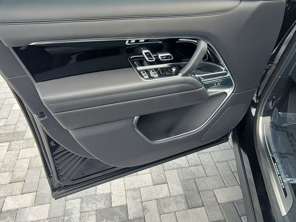 Used 2025 Land Rover Range Rover SE AWD/4WD image 23