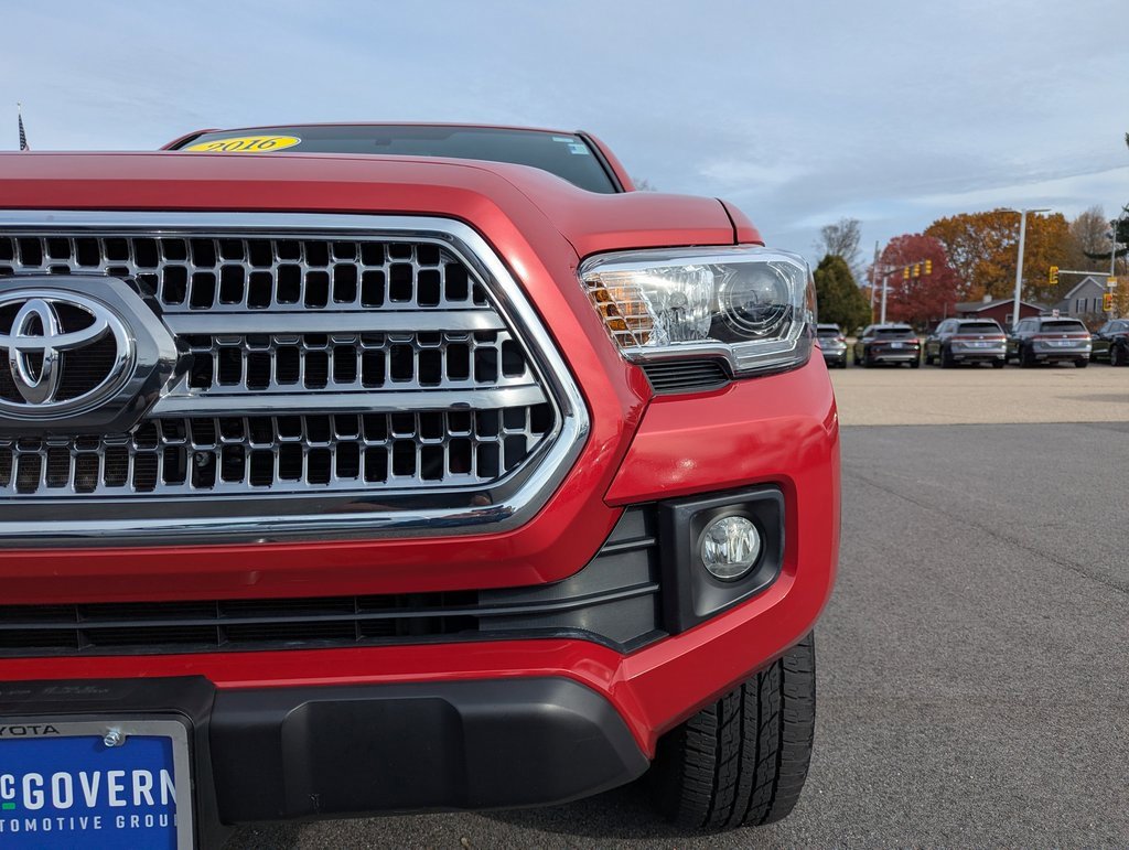 Used 2016 Toyota Tacoma TRD Off-Road image 10