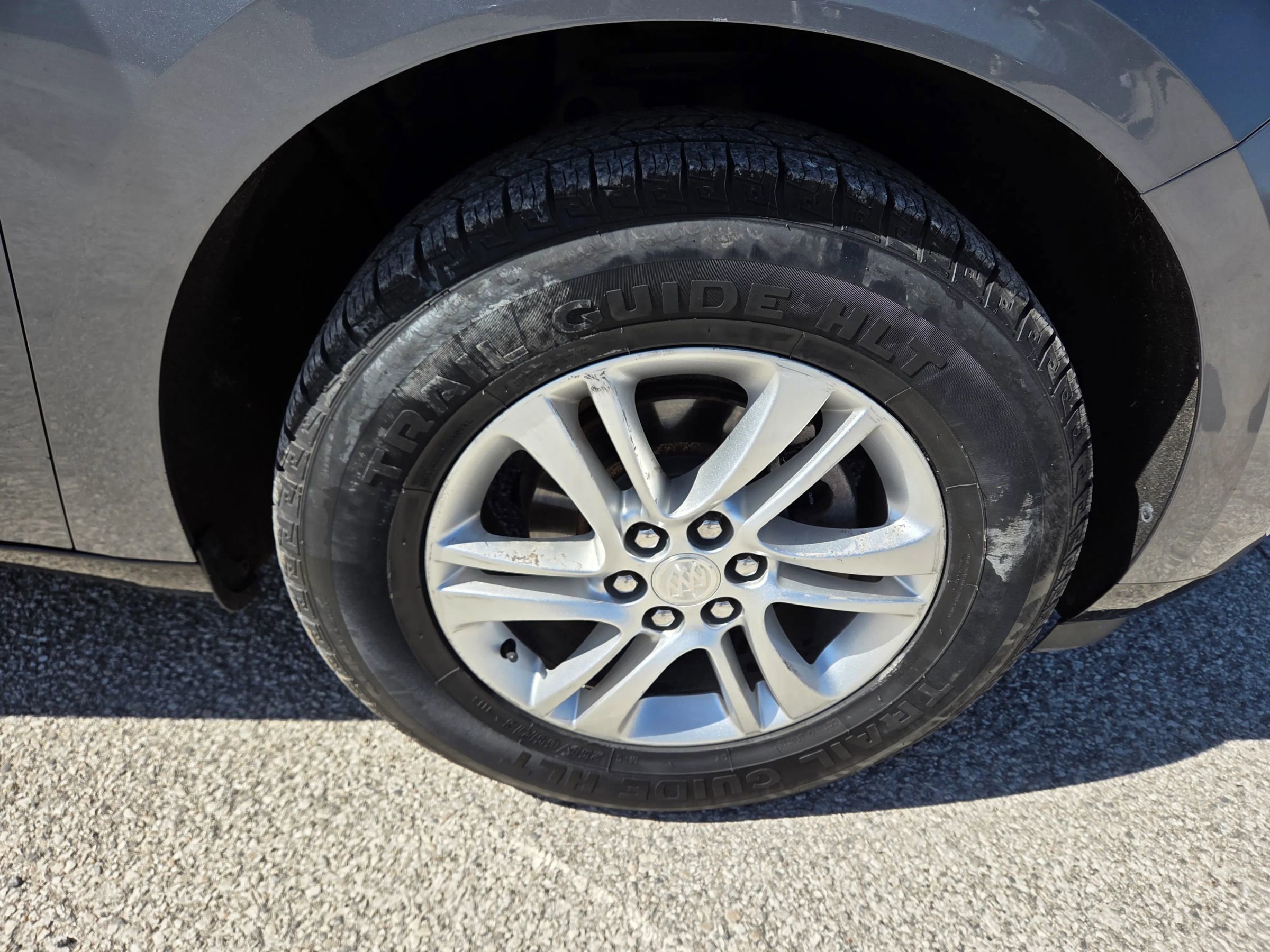 Used 2020 Buick Enclave Essence image 9