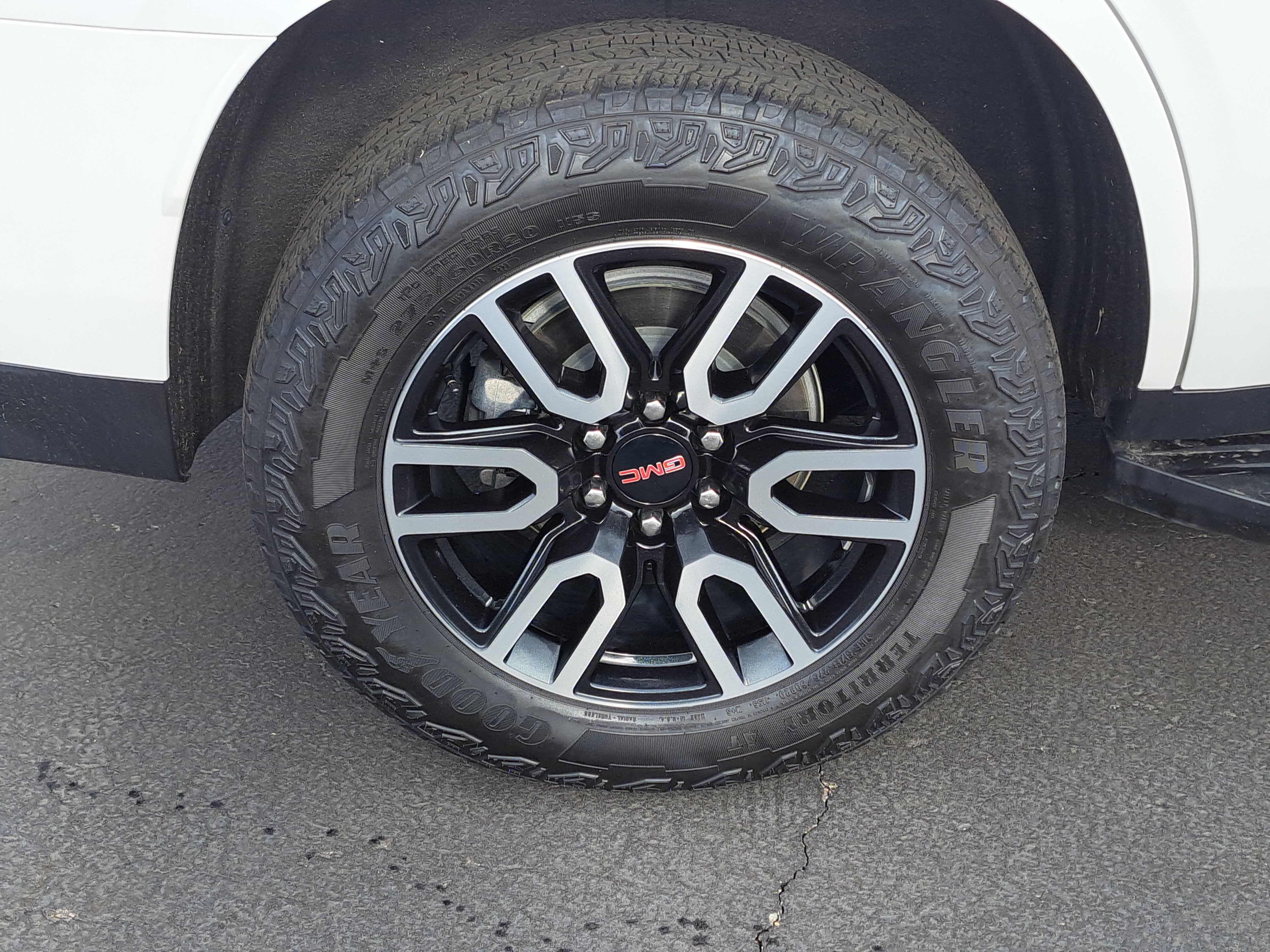 Used 2024 GMC Yukon AT4 w/ Technology Package image 5