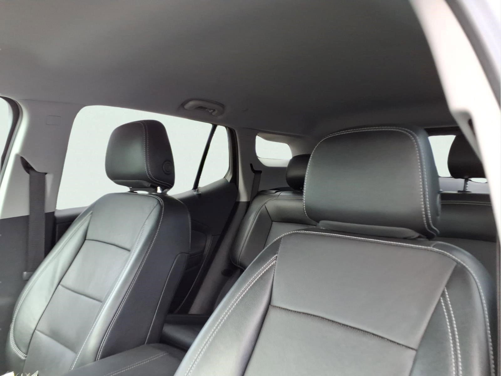 Used 2024 GMC Terrain SLT AWD/4WD image 17