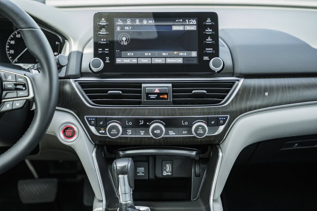 Used 2018 Honda Accord Touring image 21