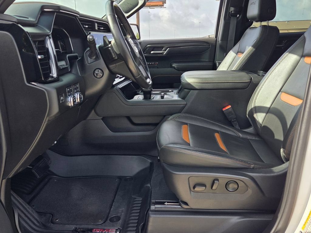 Used 2023 GMC Sierra 1500 AT4 w/ AT4 Premium Package AWD/4WD image 3