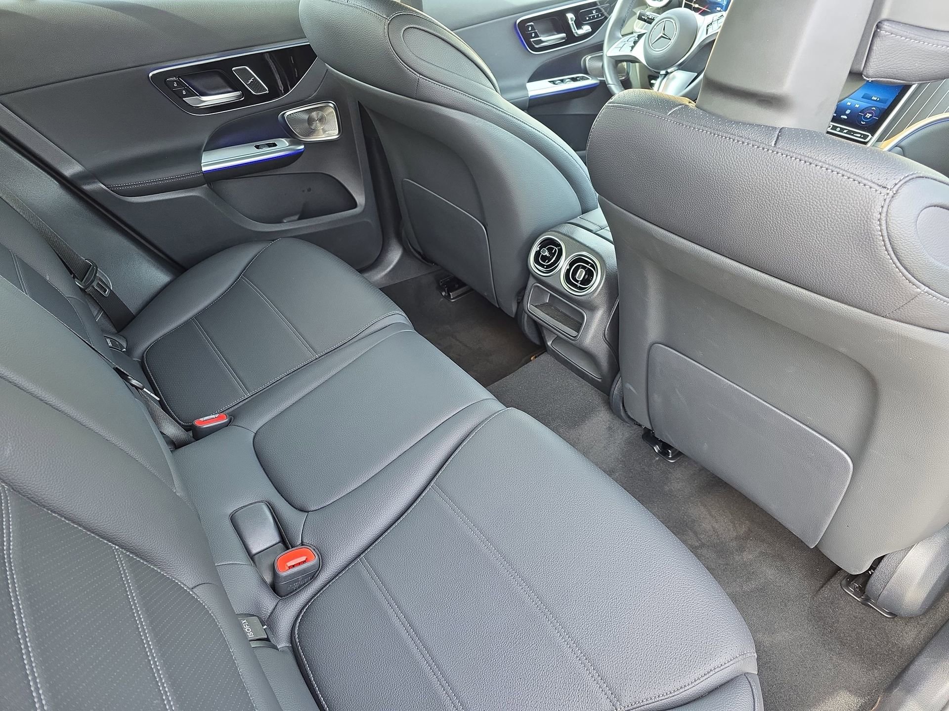 Used 2025 Mercedes-Benz GLC 300 4MATIC image 11