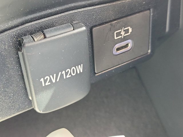 Used 2023 Toyota Corolla LE image 27