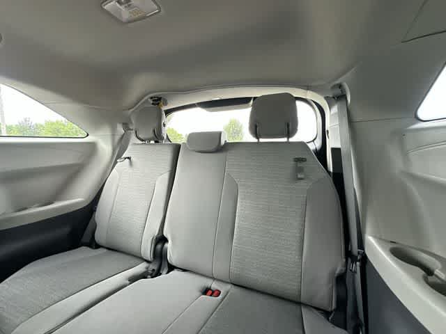 Used 2022 Toyota Sienna LE AWD/4WD image 22