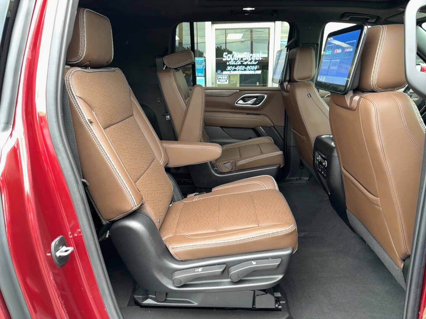 Used 2022 Chevrolet Suburban High Country w/ LPO, Illumination Package AWD/4WD image 27