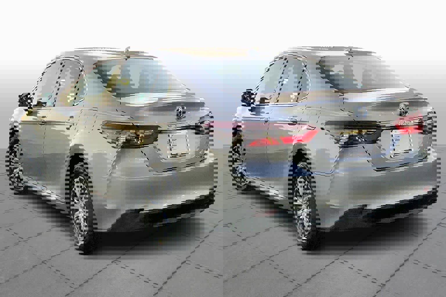 Used 2022 Toyota Camry LE image 12