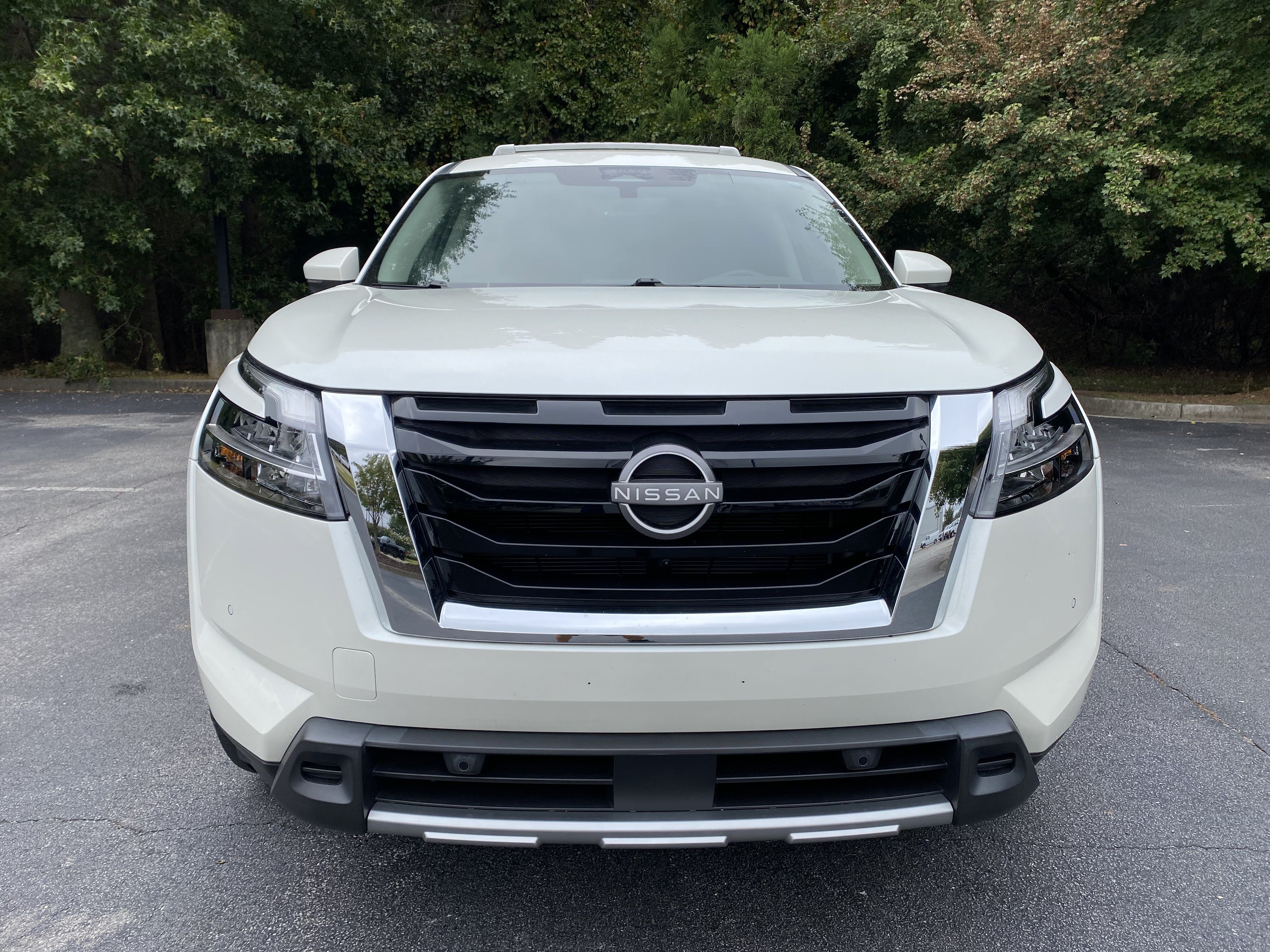 Used 2024 Nissan Pathfinder SL FWD image 3