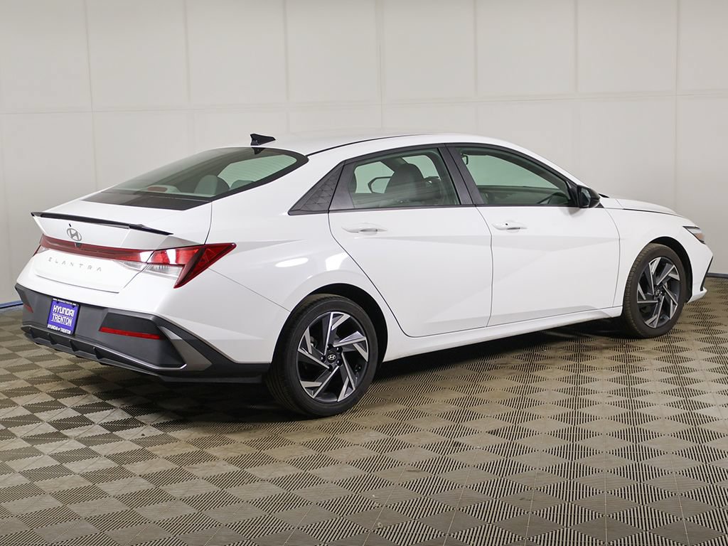 Certified 2025 Hyundai Elantra Sport FWD image 9
