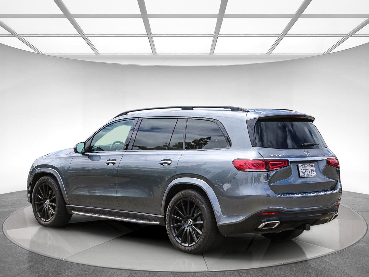 Used 2023 Mercedes-Benz GLS 580 4MATIC image 2